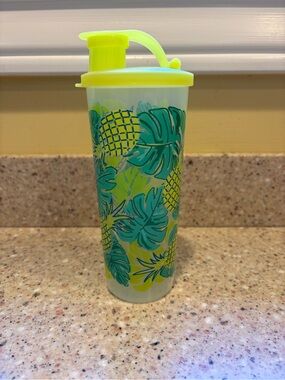 Tupperware 16 oz Tumbler With Flip Top Lid, Pineapple Print